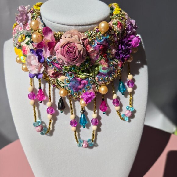 Vintage Style Victorian Rainbow Butterfly Rose Choker - Picture 3 of 9